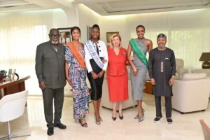 Miss Côte d’Ivoire 2025 : Dominique Ouattara reçoit Fatima Koné et ses dauphines